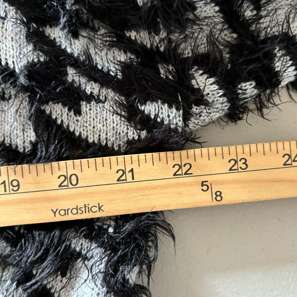 Forever 21 Women's Fuzzy Knit Houndstooth Cardigan Sweater‎ Medium - Picture 6 of 10